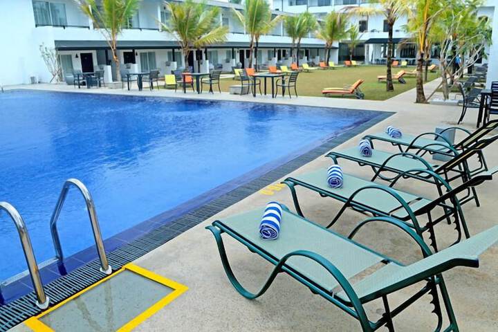 Pool 7 of 10