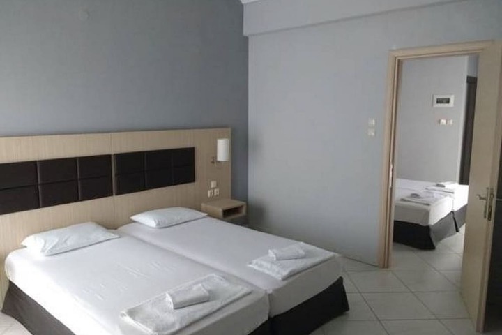 Room 8 of 48