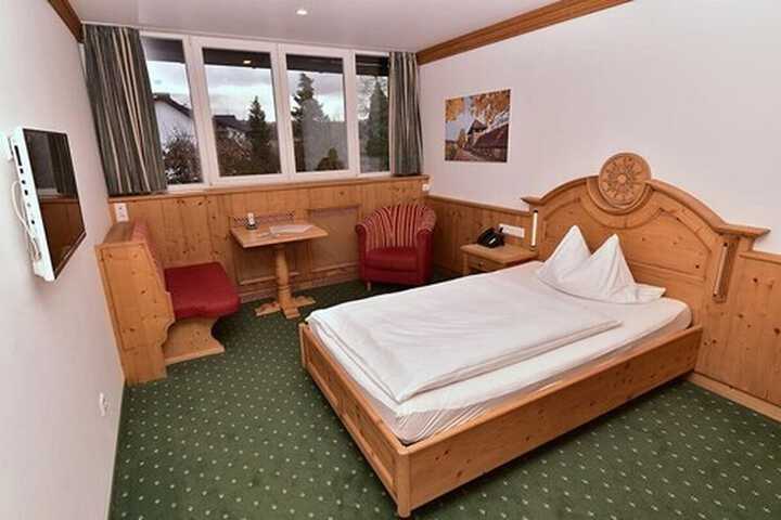 Room 6 of 61