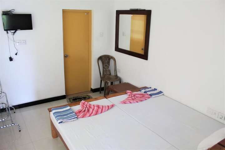 Room 3 of 32