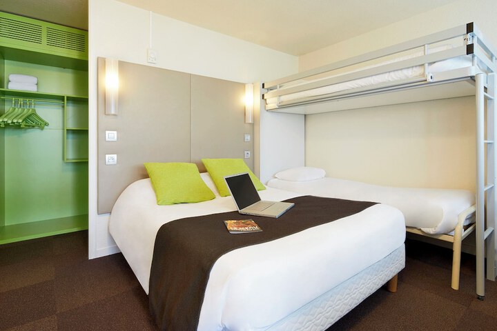 Room 15 of 48