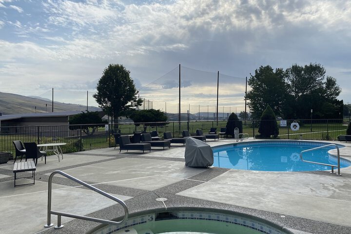Pool 132 of 236