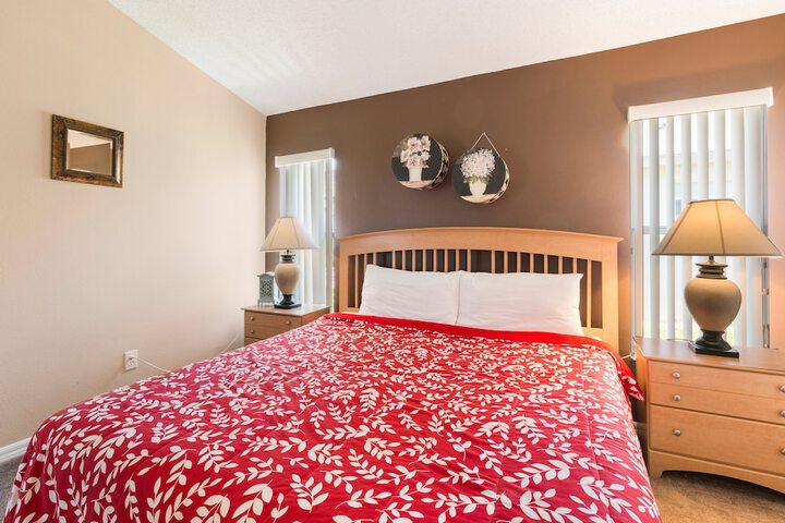 Room 4 of 25
