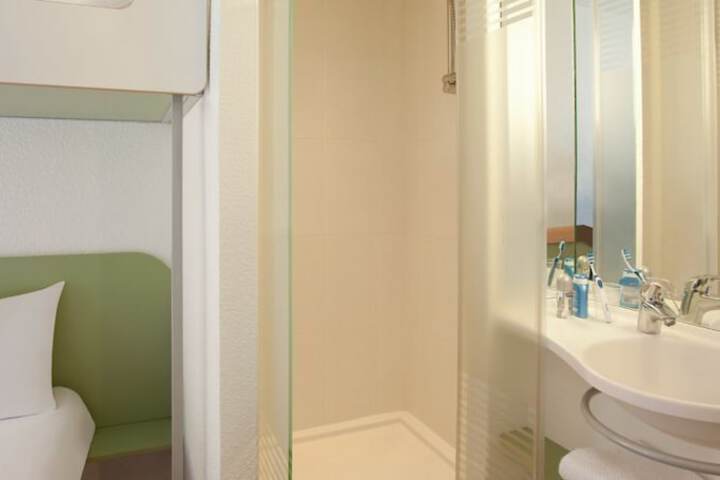 Room 18 of 30