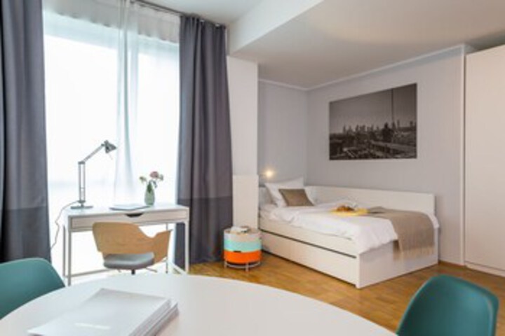 Room 6 of 8