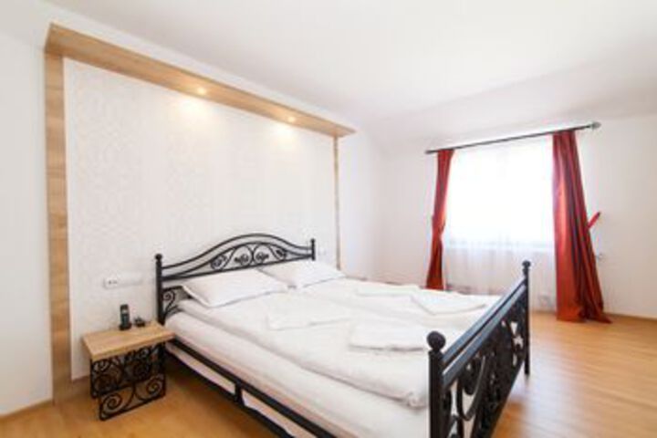 Room 9 of 25