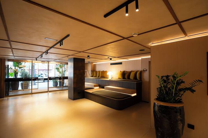Entrance & Lobby