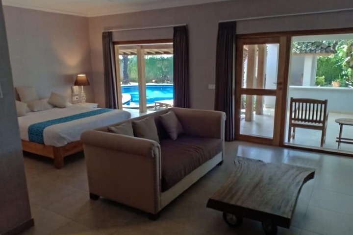 Room 12 of 90