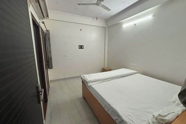 Room 11 of 16
