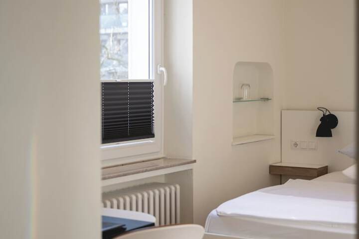 Room 43 of 84