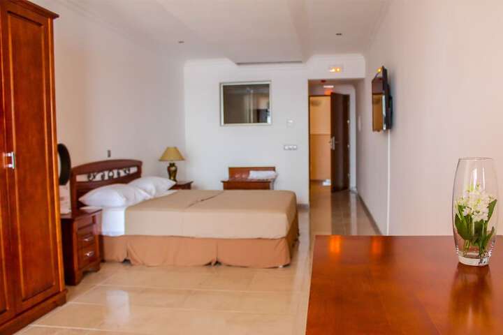Room 7 of 33