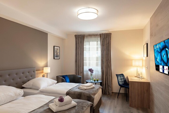 Room 16 of 50