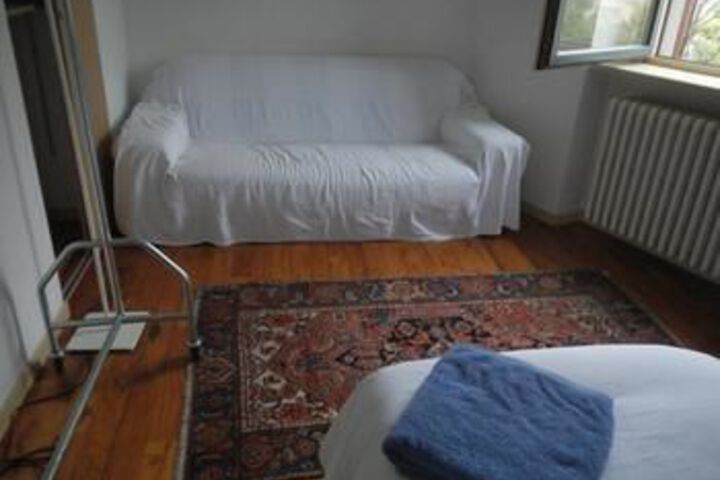 Room 10 of 16