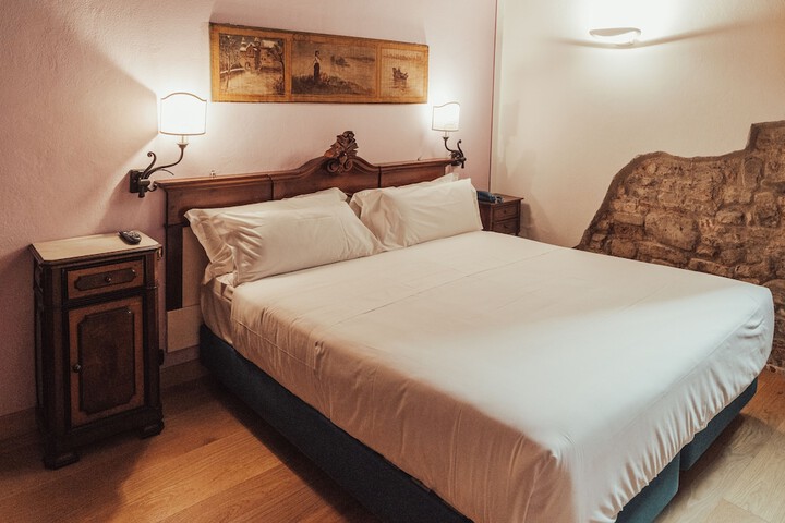 Room 7 of 42