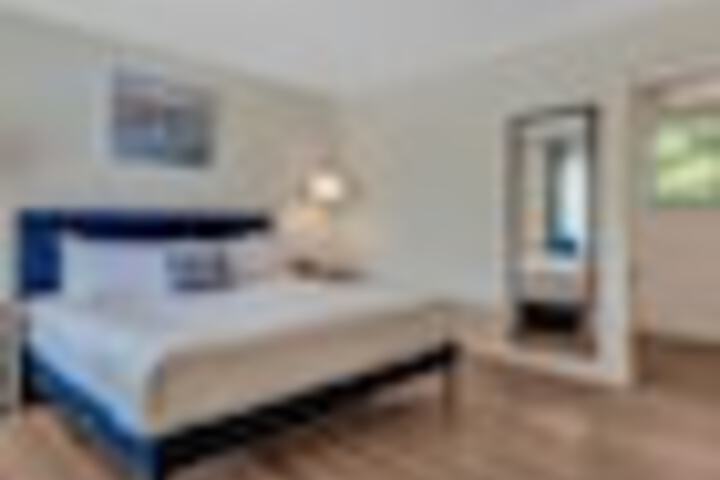 Room 8 of 114