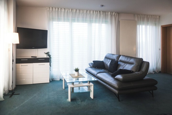 Room 12 of 90