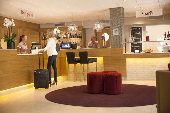 Entrance & Lobby