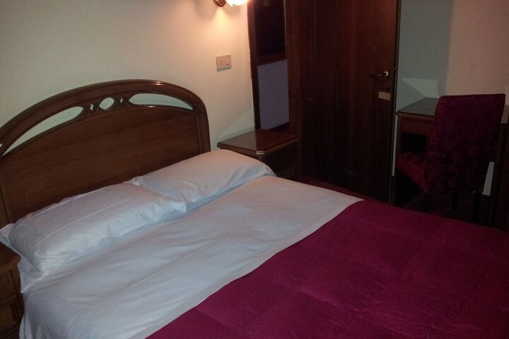 Room 5 of 50