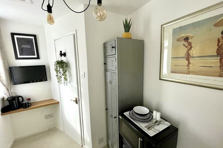 Room 13 of 34