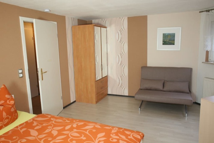 Room 2 of 77