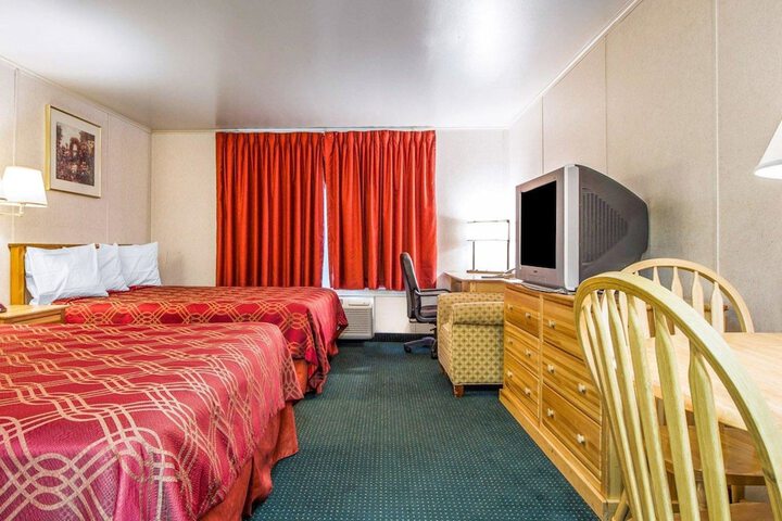 1 Queen Bed Efficiency (3 of 11)