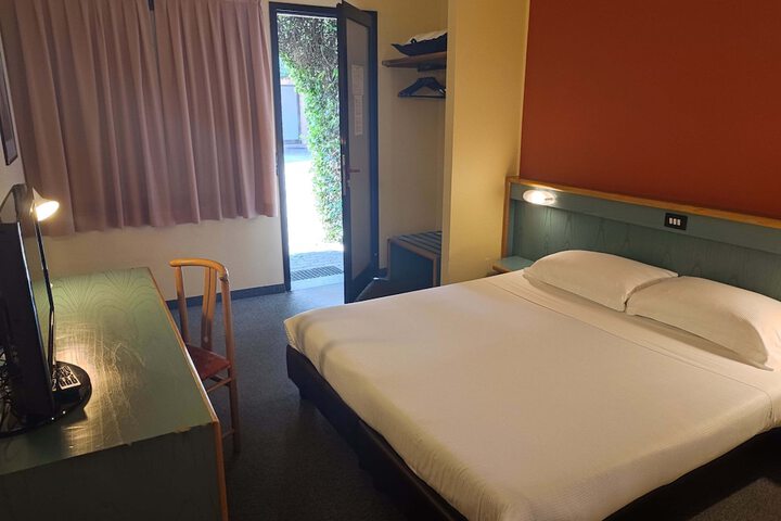 Room 22 of 47