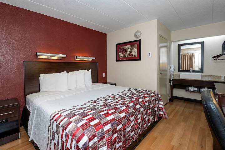 Standard | King Bed (3 of 15)