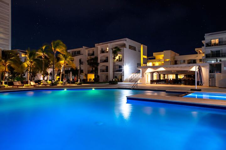Hotel Pool