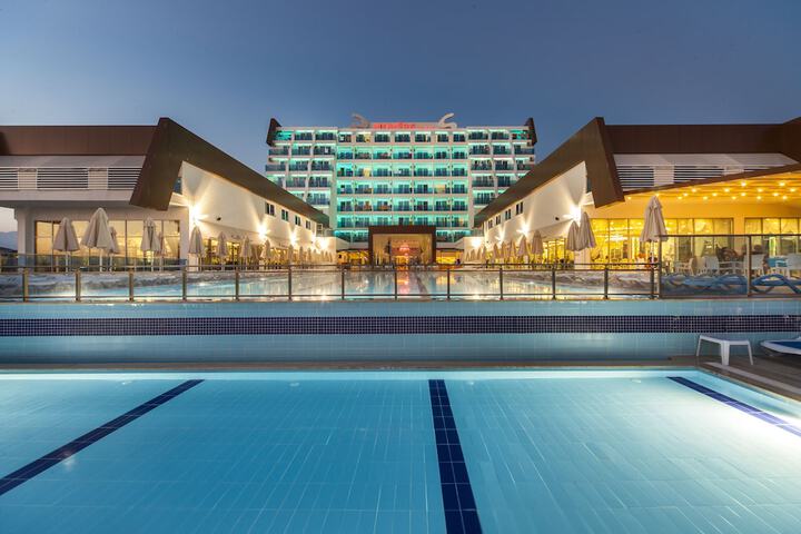 Hotel with Pool
