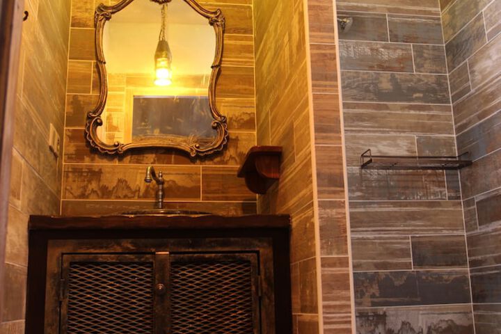 Room 42 of 115