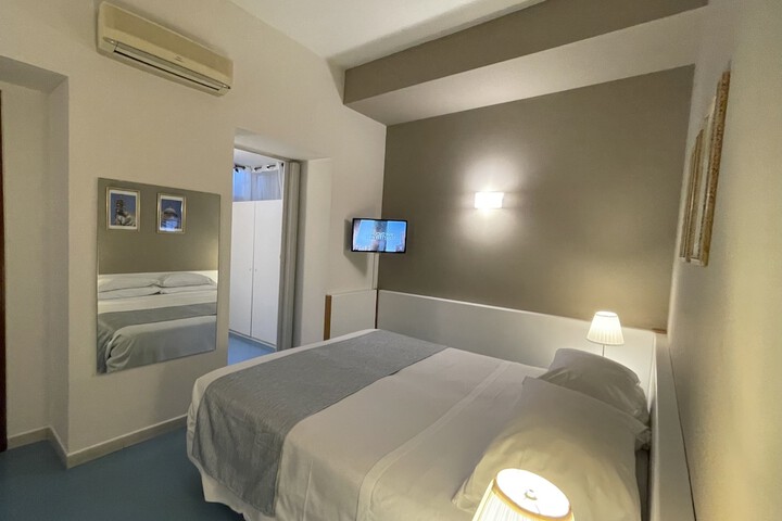 Room 37 of 61
