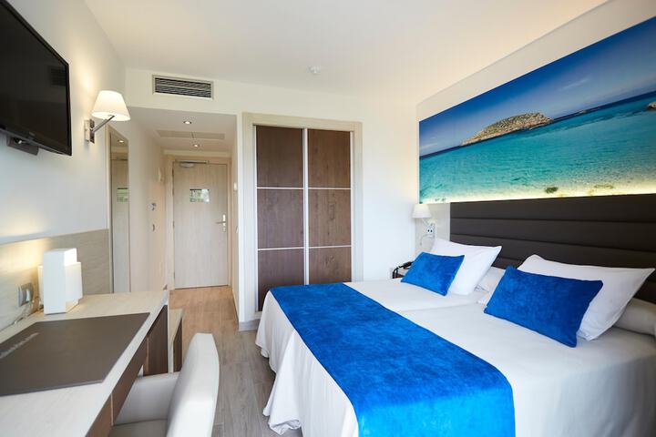 Room 14 of 105