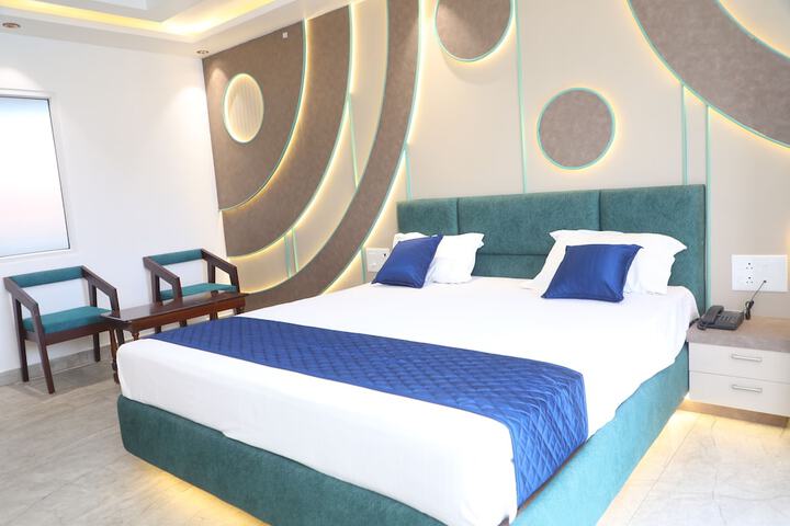 Room 16 of 37