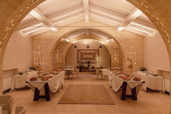 Ballroom/Hall 131 of 144