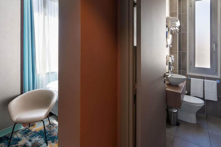 Room 25 of 111