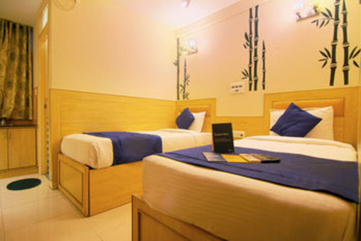 Room 6 of 18