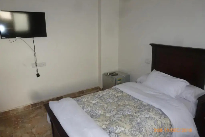Room 4 of 20
