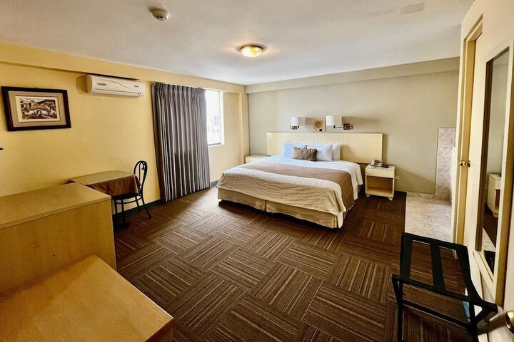 Room 13 of 35