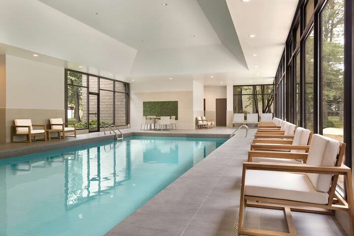 Hotel Pool