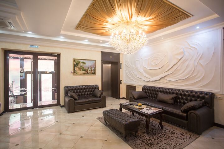 Hotel 2 of 143