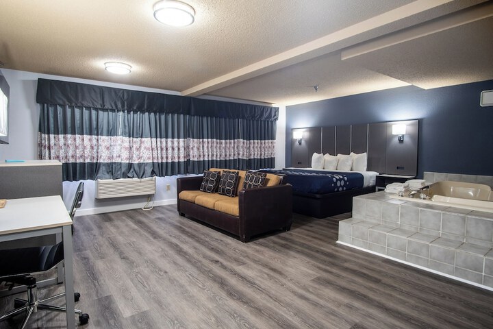 1 King Bed (3 of 15)