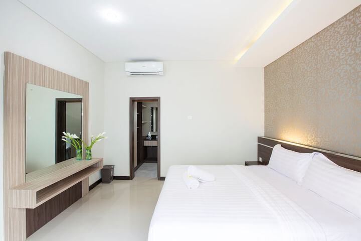 Room 5 of 104