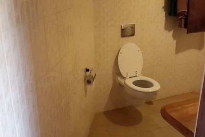 Room 16 of 40