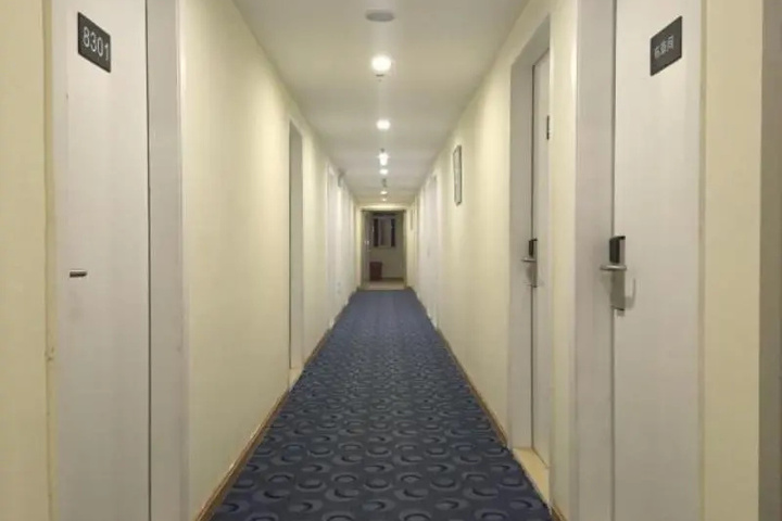 Room 10 of 12