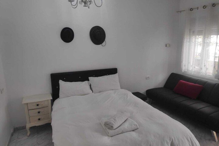 Room 2 of 20