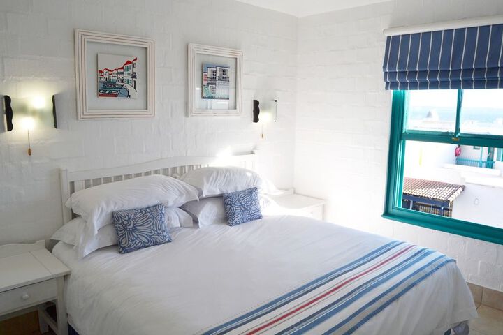 Room 12 of 37