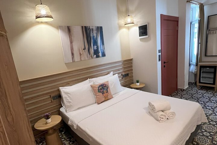 Room 32 of 50