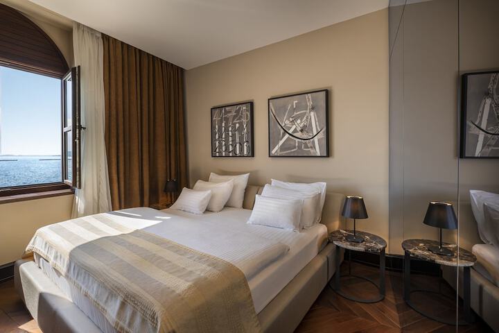 Room 14 of 72
