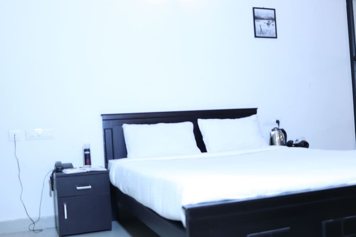 Room 7 of 16