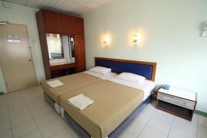 Room 7 of 13